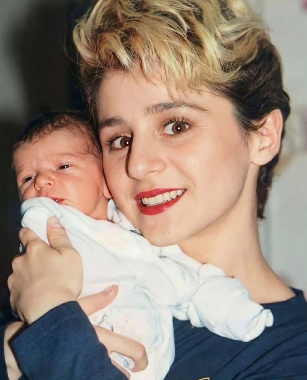 Yeşilçam'ın ünlülerini hiç böyle görmediz: İşte, 70'li, 80'li yılların albümü... 10